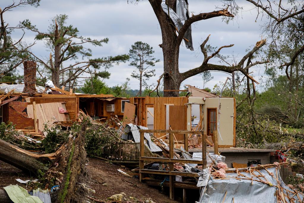 Suben a 20 los muertos por tornados que afectaron al sur de EUA