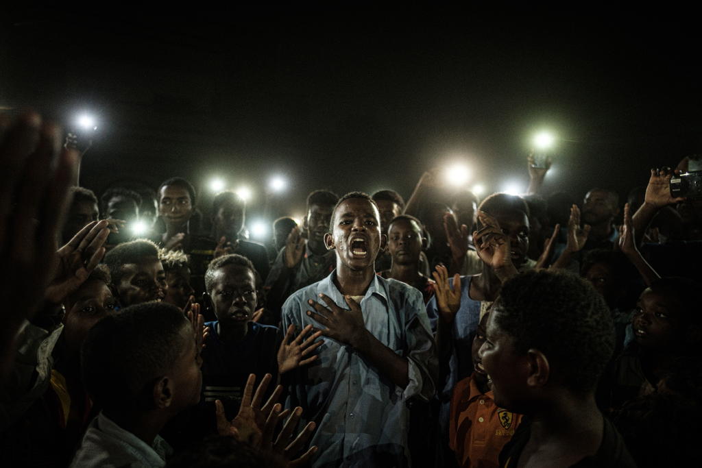 'Voz erguida', fotografía a un grupo de jóvenes en Sudán gana el World Press Photo