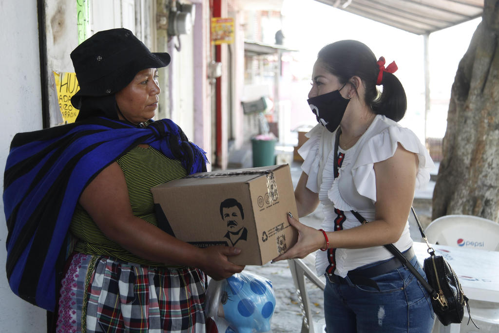 Hija de 'El Chapo' reparte despensas por COVID-19 en Guadalajara