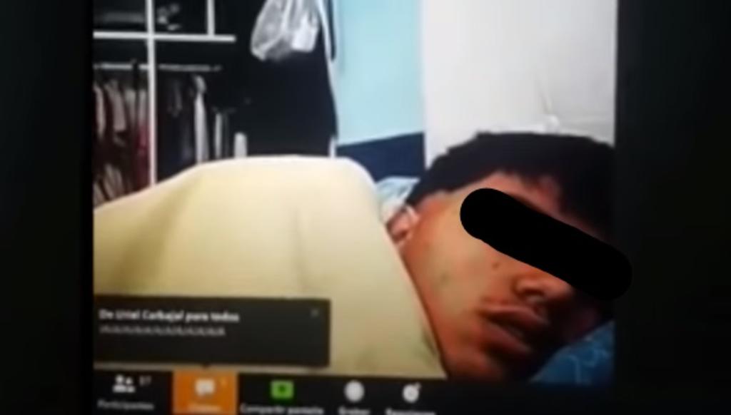 VIDEO: Se queda dormido durante sus clases en línea