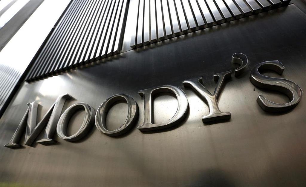 Reduce Moody's calificación a ocho bancos en México