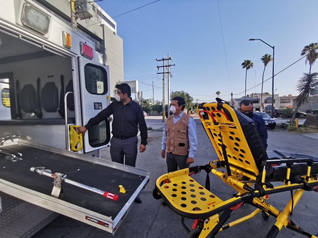 Recibe ISSSTE dos ambulancias para casos COVID en Coahuila