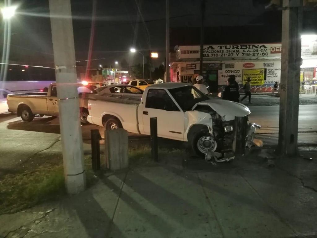 Ebrio protagoniza accidente en sector Centro de Torreón