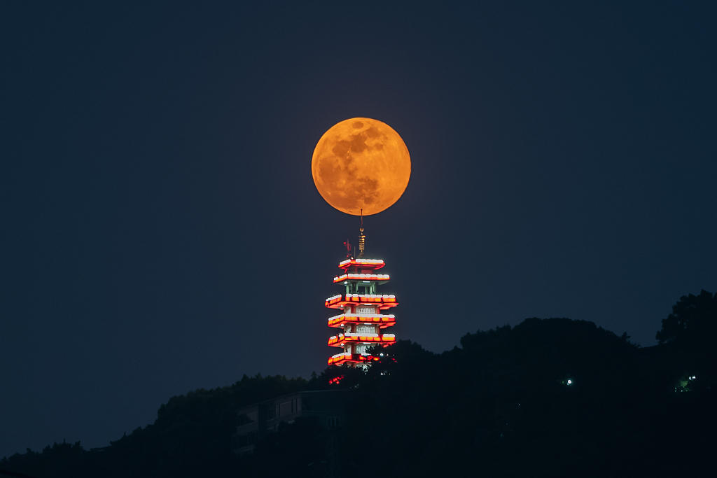Las mejores fotografías de la Luna de Flores alrededor del mundo