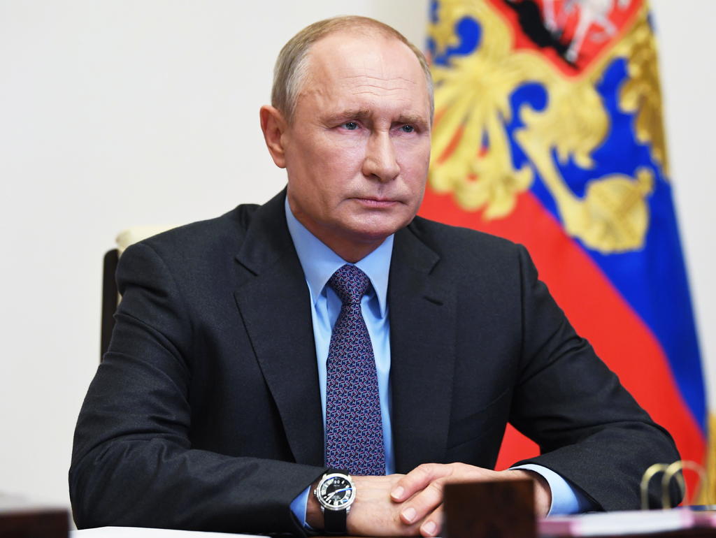 Con restricciones, Rusia anuncia reactivación económica