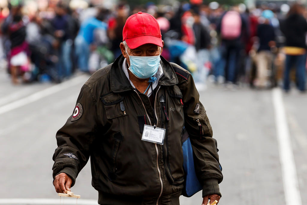 Alertan sobre reventa de mascarillas usadas en México