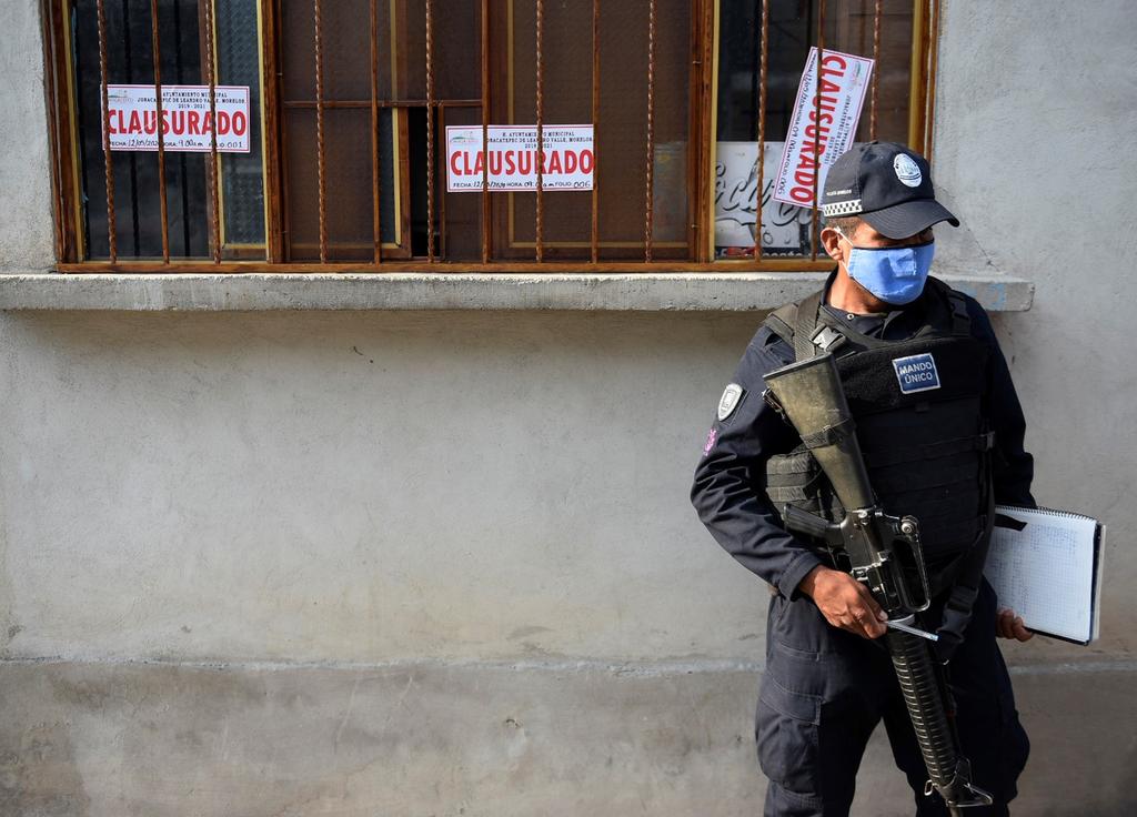 Tras muertes, queman casa donde vendían alcohol adulterado en Morelos