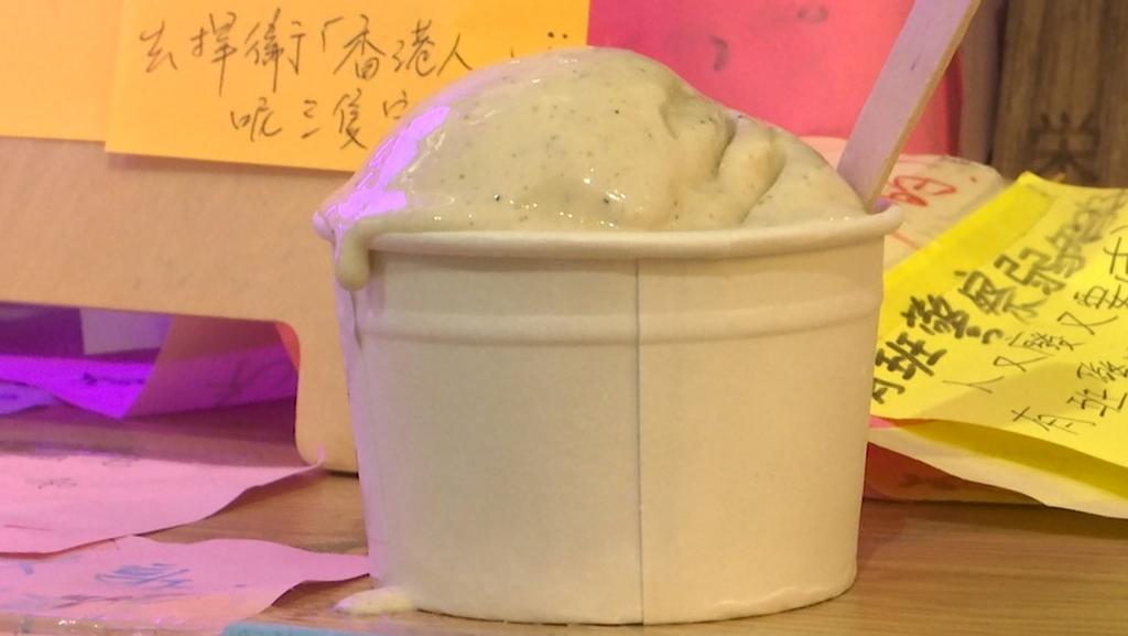 Tienda de Hong Kong vende helado con sabor a gas lacrimógeno