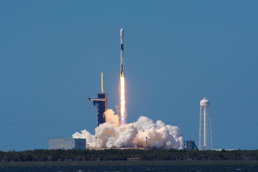 Aplazan lanzamiento de satélites Starlink hasta después de misión tripulada
