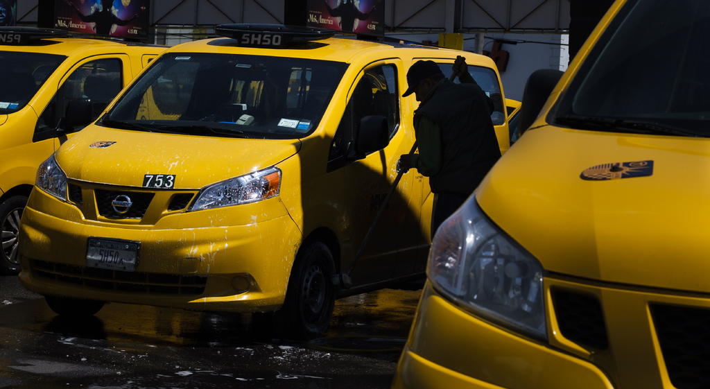 Arrasa COVID-19 con el sector del taxi en Nueva York