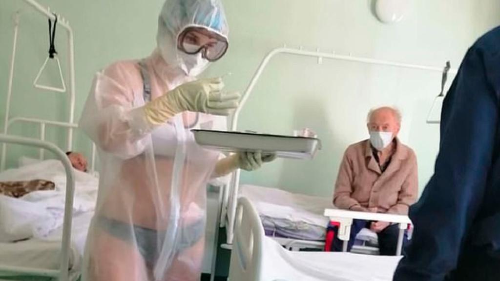 Castigan a enfermera que vistió solo 'lencería' en hospital de pacientes con COVID-19