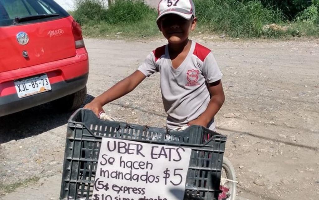 Iker, el niño que realiza mandados por 5 pesos para comprar una bicicleta