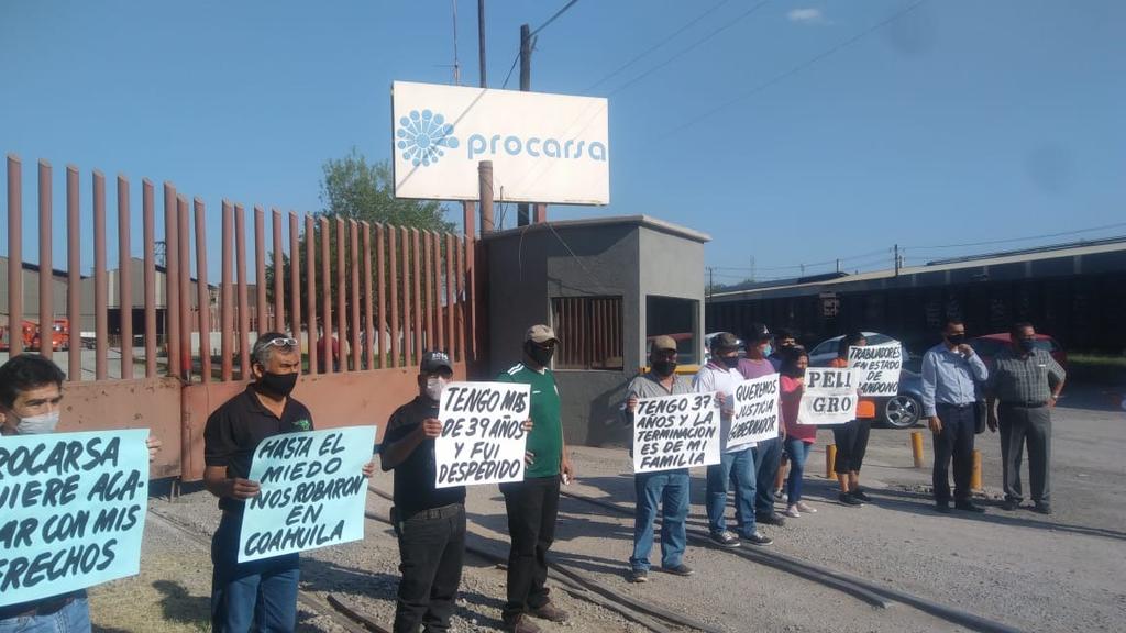 Protestan obreros por despido por COVID-19 en Monclova