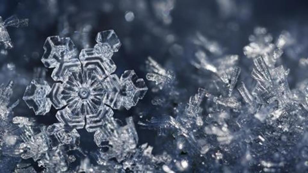 Revelan el origen de las diferentes formas de los cristales de hielo
