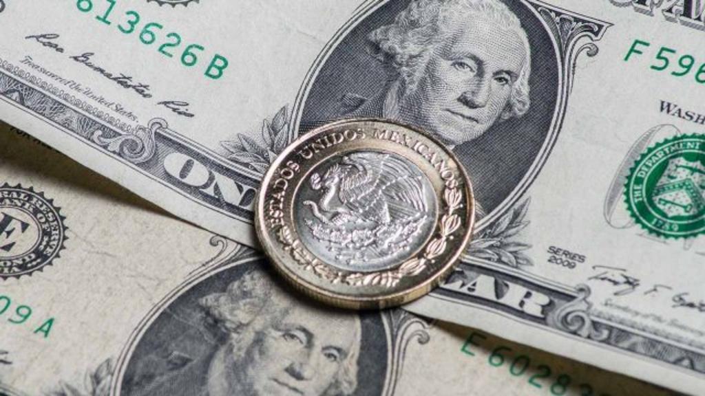 Peso mexicano rompe disminución de valor frente al dólar tras dos meses