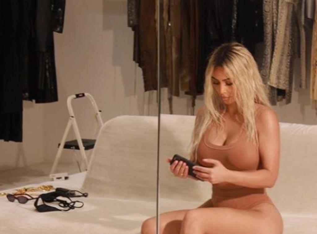 Kim Kardashian comparte fotografía entrenando en bikini