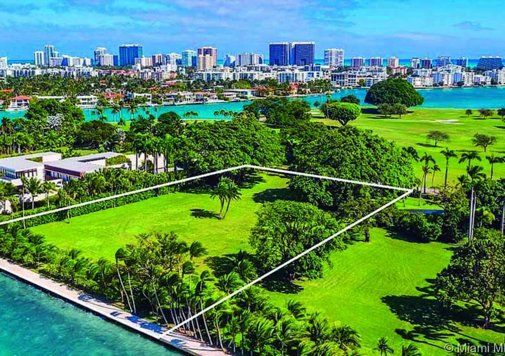 Julio Iglesias vende terreno en Miami por 100 mil pesos el metro