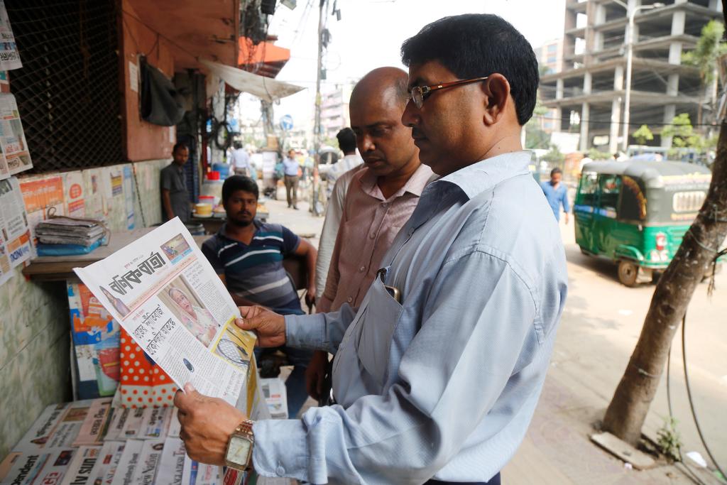 Brote y censura acorralan a prensa en Bangladesh