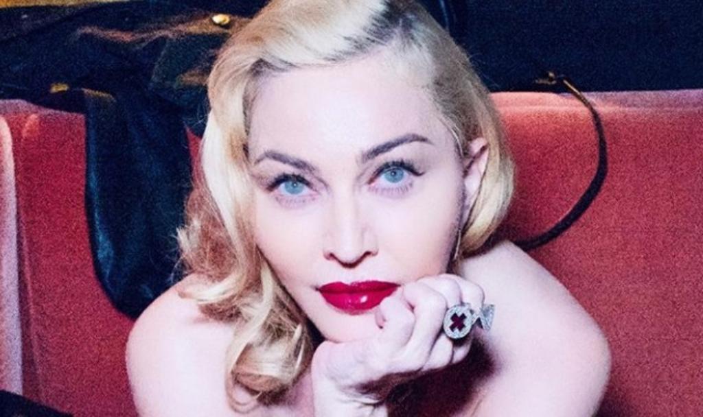 Madonna comparte fotografía en transparencias