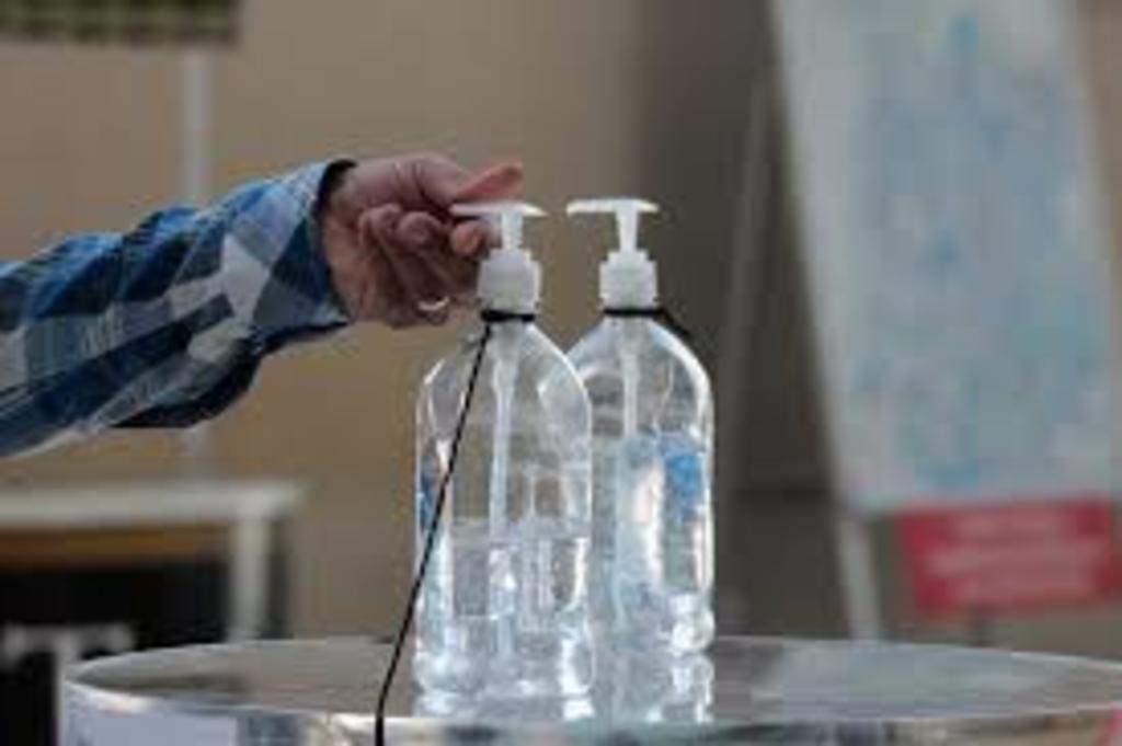 Alcohol utilizado en bebidas era para gel antibacterial: alcalde de Parras