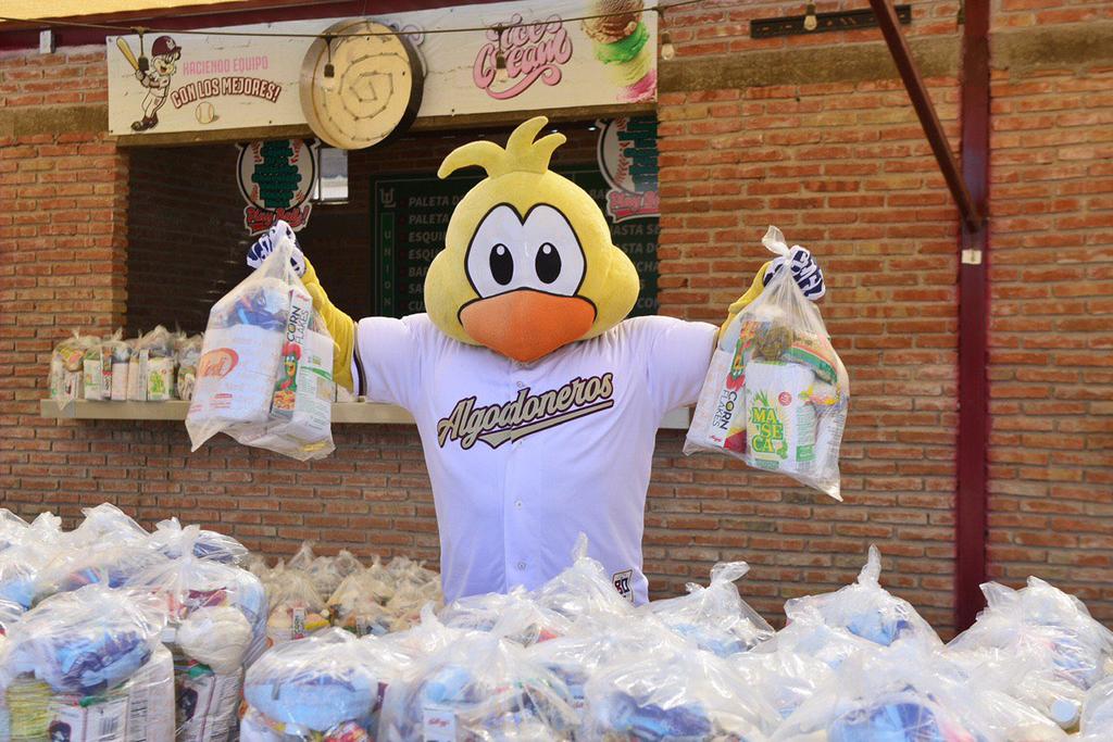 Unión Laguna se solidariza donando despensas y cubrebocas