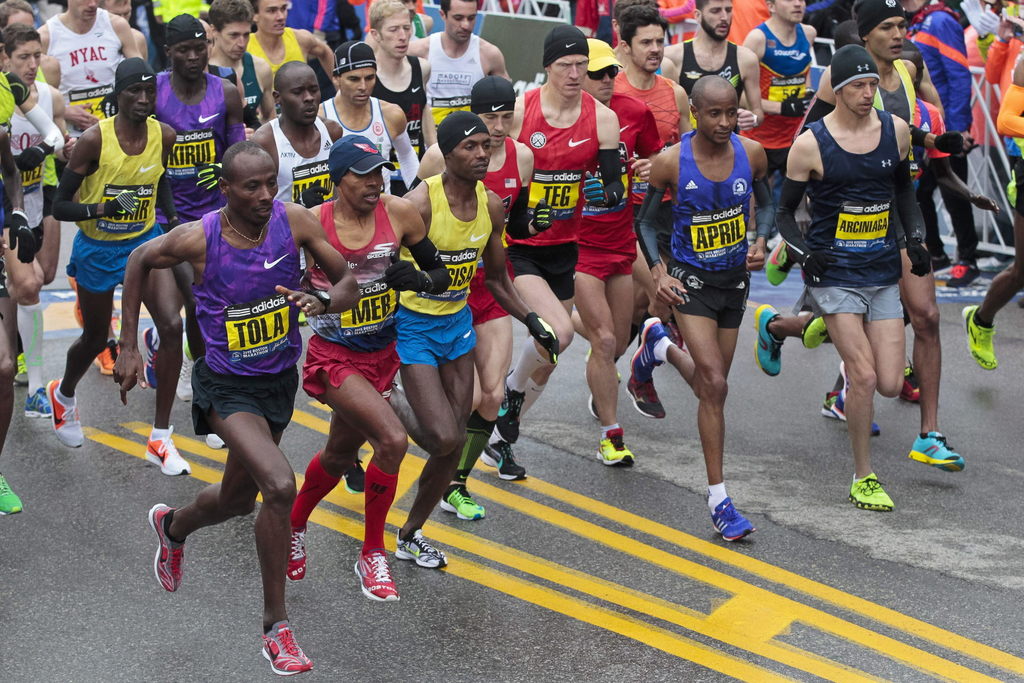 Cancelan Maratón de Boston por COVID-19