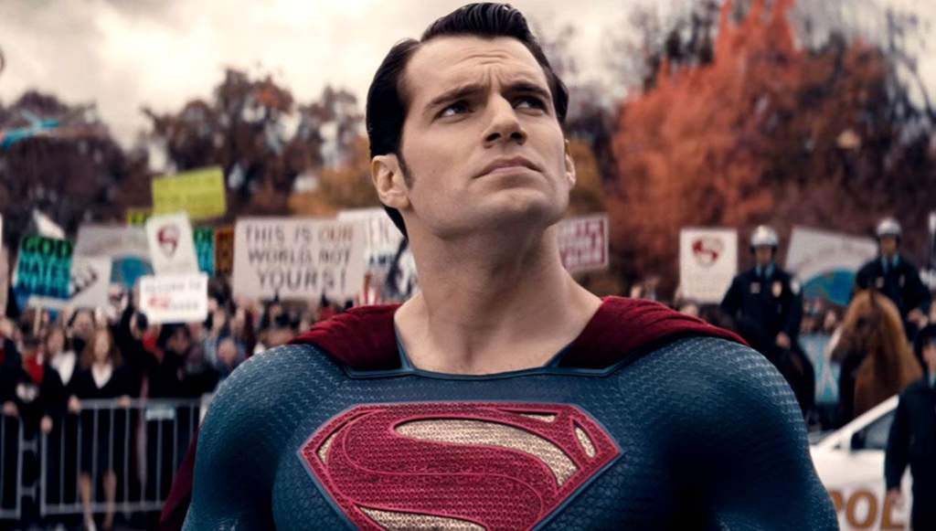 Henry Cavill negocia su regreso como 'Superman'