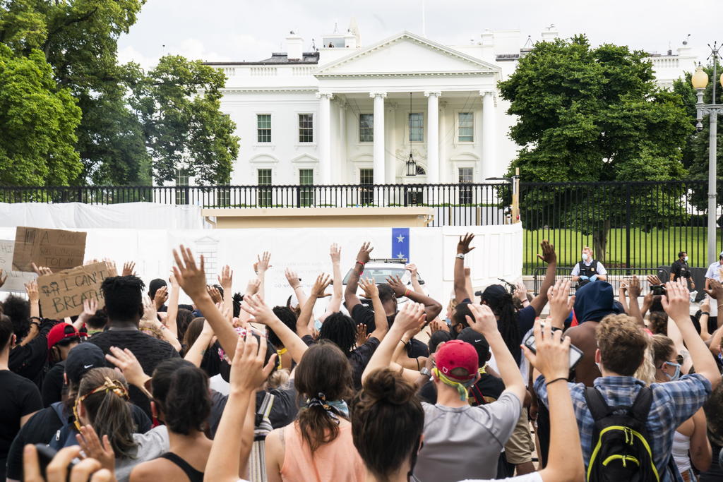 Protestas por asesinato de George Floyd llegan hasta la Casa Blanca
