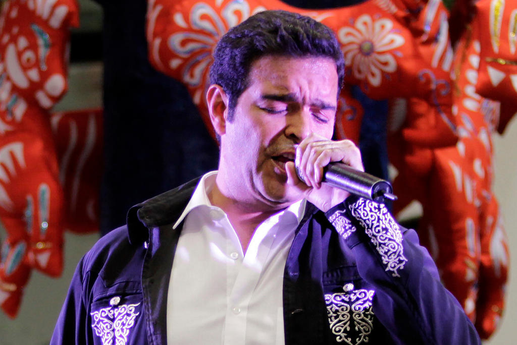 Pablo Montero graba en su casa canción de Juan Gabriel