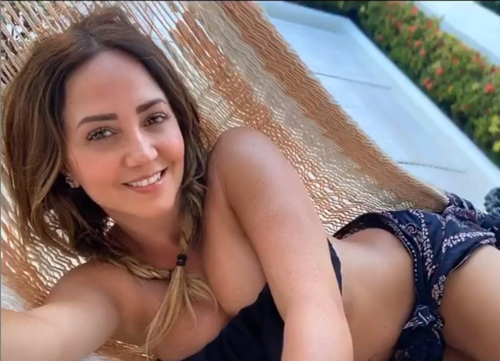Andrea Legarreta enamora con 'collage' de sus vacaciones en bikini