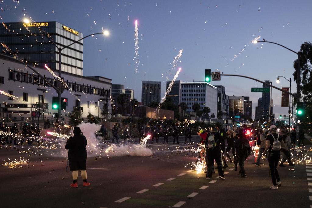 Prevén pico de contagios de COVID-19 en EUA por protestas masivas