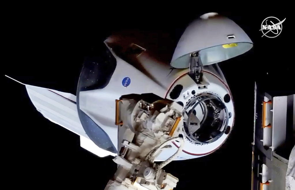 Crew Dragon de Space X se incorpora a la Estación Espacial Internacional