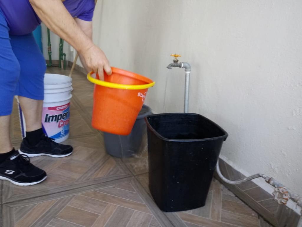 Más de un mes sin agua en el centro de Torreón
