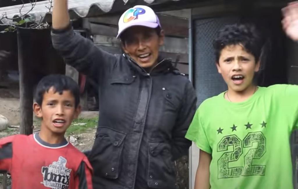 Campesinos se hacen 'youtubers' para enseñar a crear huertos en casa