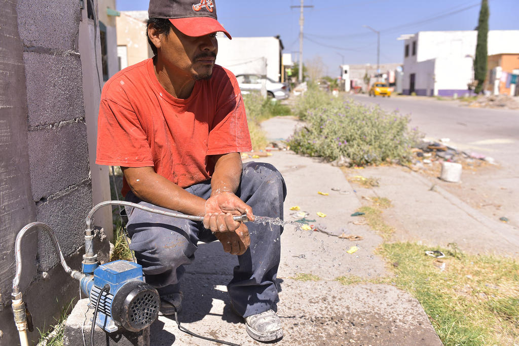 'Desesperante', falta de agua en colonia Jardines Universidad de Torreón