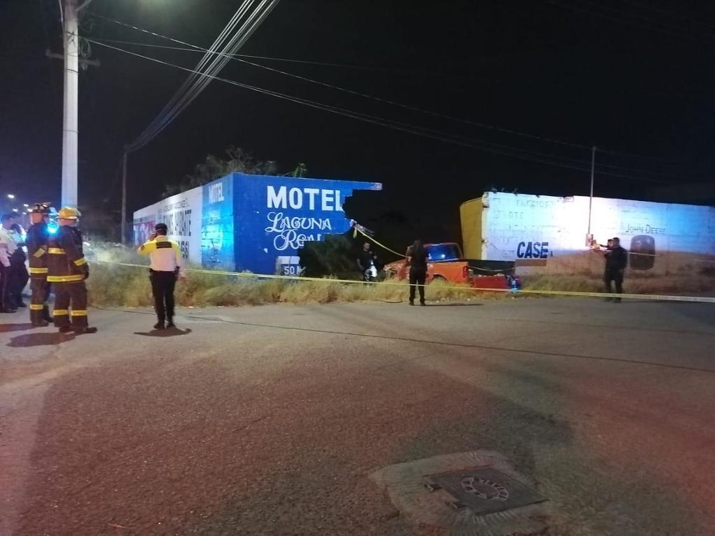 Ebrio conductor muere al impactarse en la Torreón-San Pedro; su hijo viajaba con él