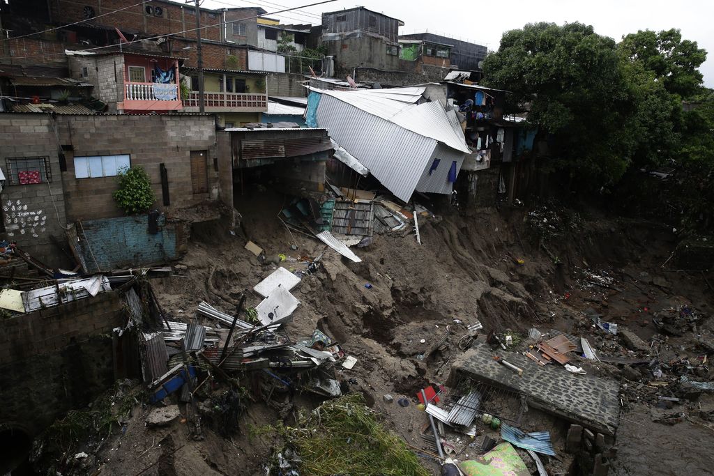 Causan lluvias 14 muertes en El Salvador