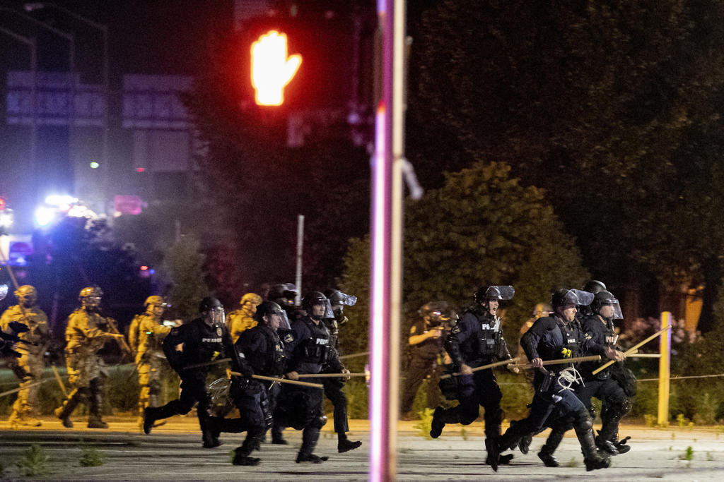 Nuevos disturbios en EUA dejan al menos tres muertos