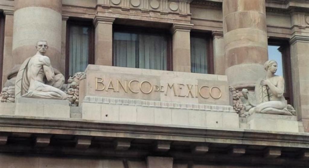 Analistas consultados por Banxico prevén caída del PIB a 7.99 %