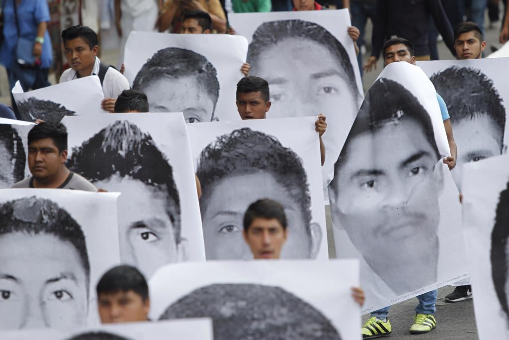 Asegura AMLO que hay órdenes de aprehensión a funcionarios por caso Ayotzinapa