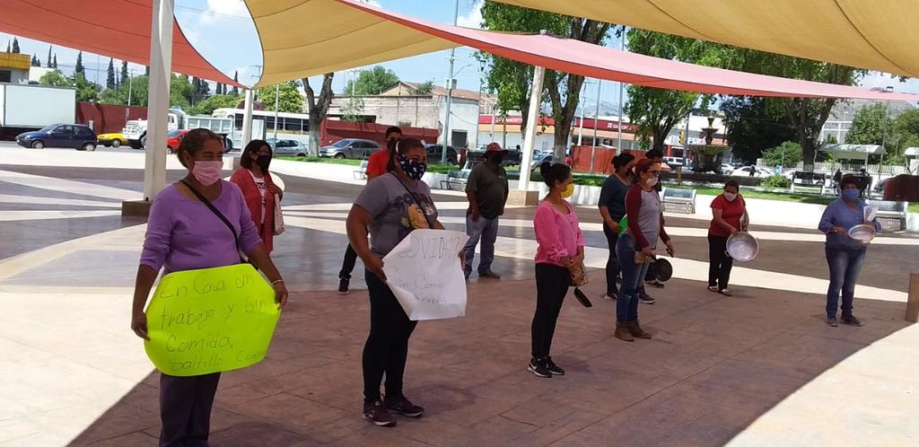 Se manifiestan en Presidencia de Saltillo; demandan apoyo ante pandemia