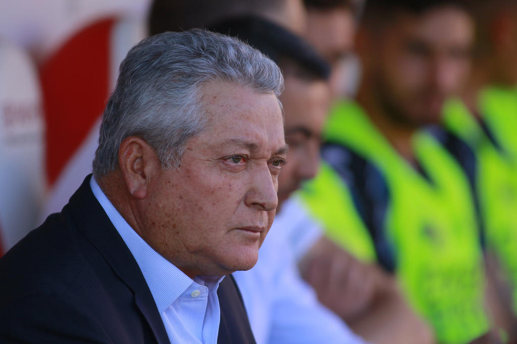 Víctor Manuel Vucetich deja de ser técnico de Querétaro