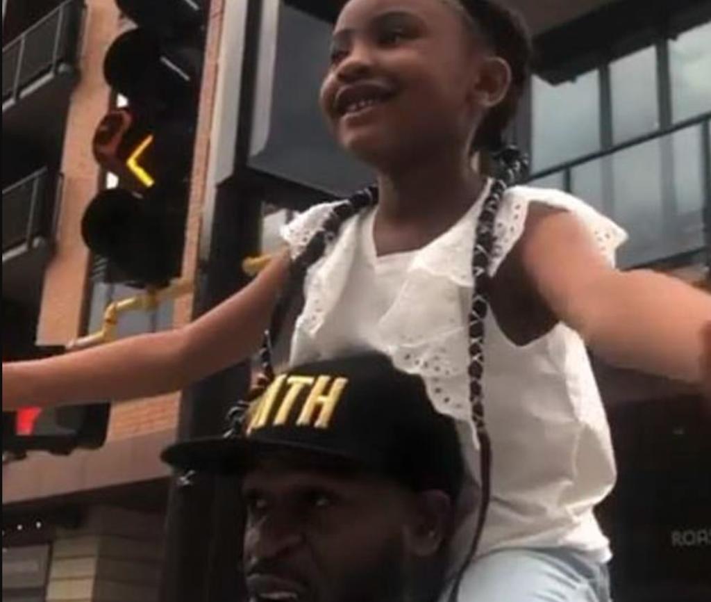 'Mi papi cambió el mundo', dice hija de George Floyd durante protesta