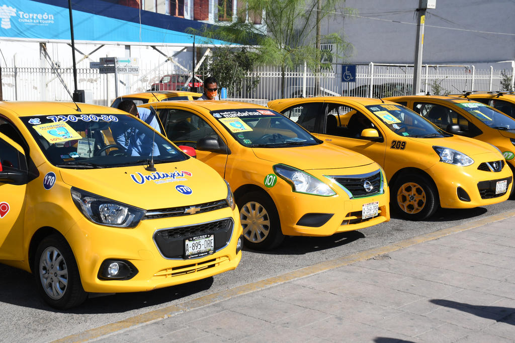 Taxistas cobrarán la mitad de sus tarifas a trabajadores de la salud en Torreón