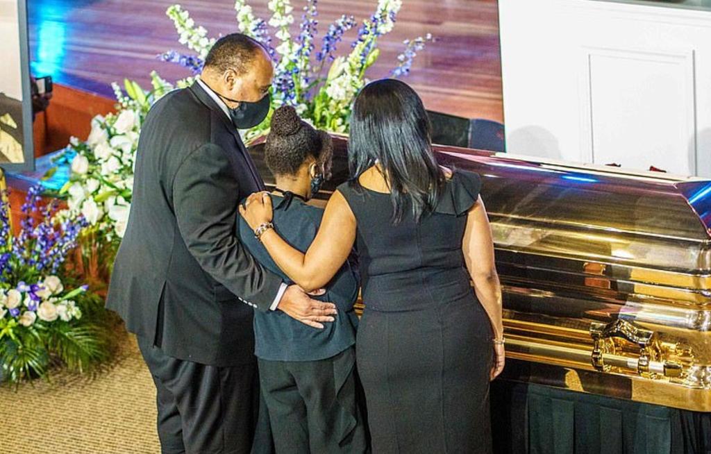 Familia de Matin Luther King honrra a George Floyd durante su funeral