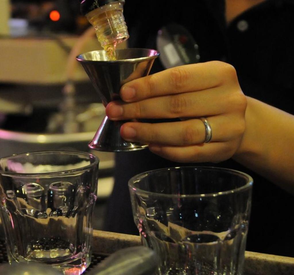 Podría el estrógeno ser responsable de que el alcohol sea más gratificante