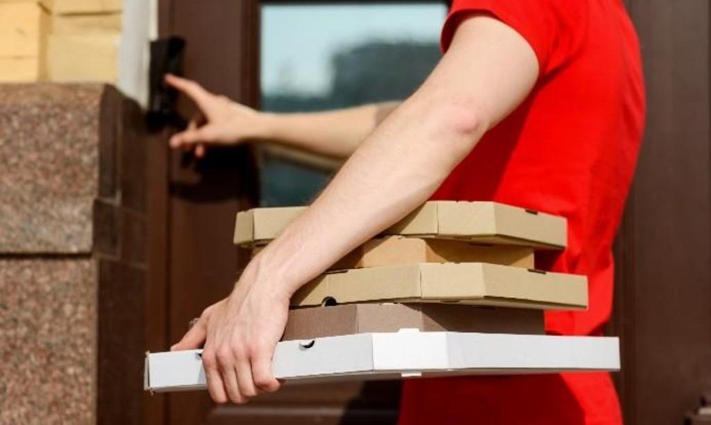 Hombre recibe pizzas gratis desde hace más de 9 años en su domicilio