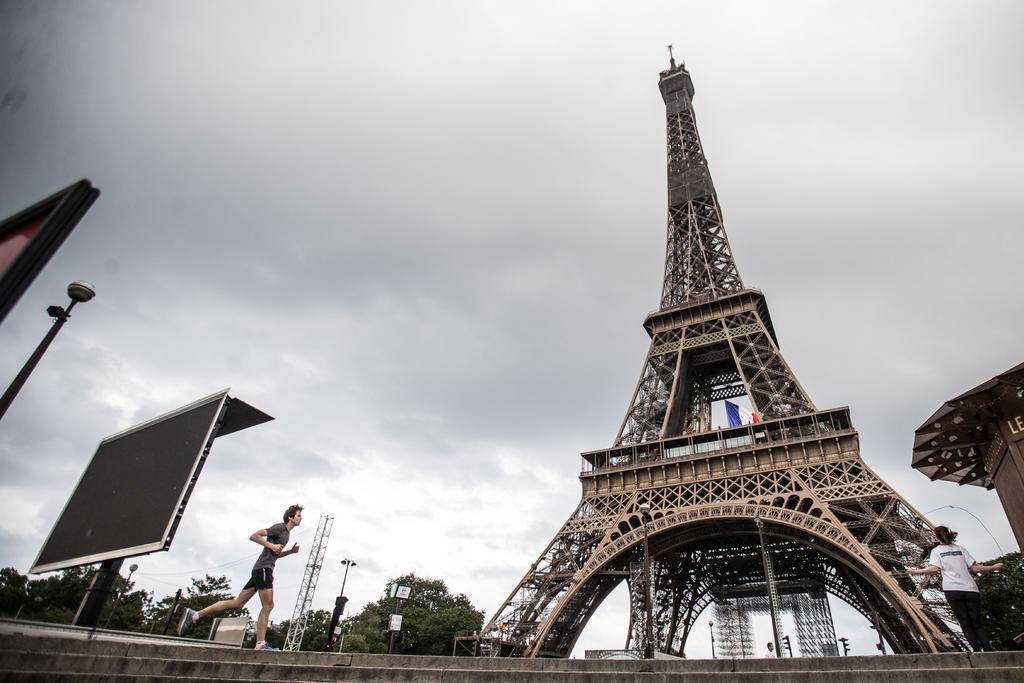 Torre Eiffel reabrirá al público el 25 de junio tras tres meses cerrada