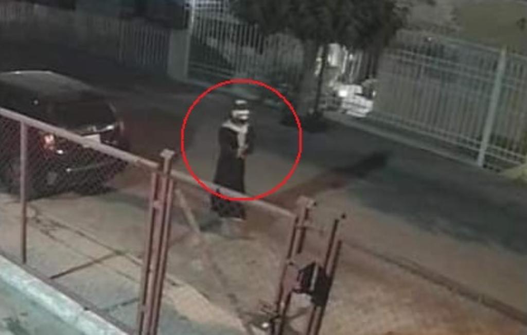 VIRAL: Reportan a 'misterioso' hombre de túnica que se pasea por calles de Chihuahua