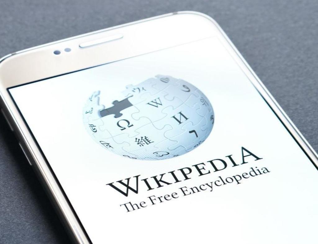 Facebook mostrará resultados de Wikipedia al hacer búsquedas desde su plataforma